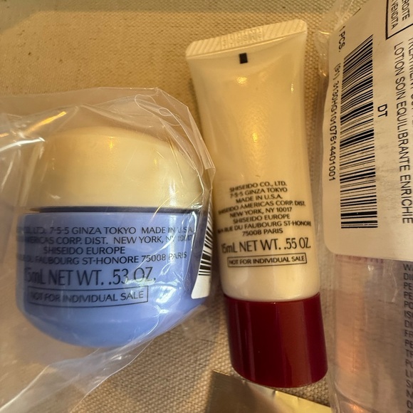 NEW Shiseido Vital Perfection Lifting & Firming Gift Set - Picture 7 of 15